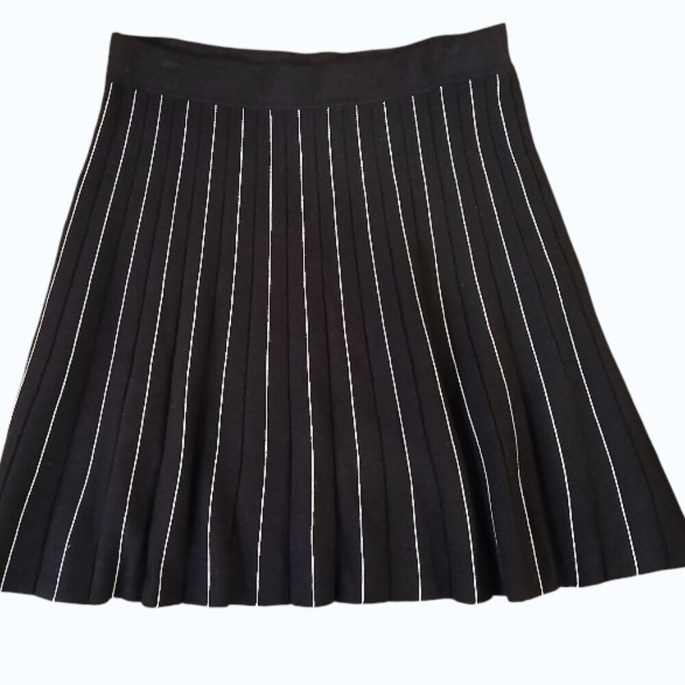LOFT Black & White Knit Skater Skirt NWT - Picture 2 of 6